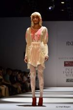 Model walk the ramp for Kavita Bhartia Show at Wills Lifestyle India Fashion Week 2012 day 2 on 7th Oct 2012 (14).JPG